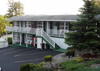 Pinebrook Motel hotel thumbnail 8