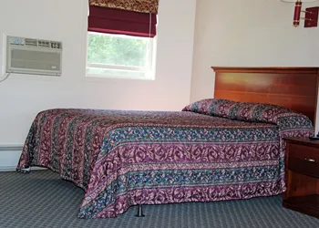 Potsdam Inn hotel thumbnail 8