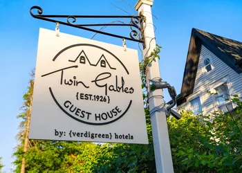Twin Gables of Woodstock hotel thumbnail 4