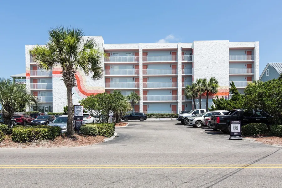 Golden Sands Carolina Beach Oceanfront, Tapestry by Hilton hotel detail image 2
