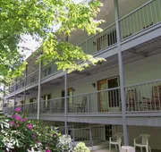 Four Seasons Inn hotel detail image 3