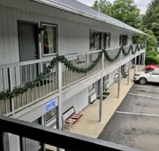 Four Seasons Inn hotel detail image 4