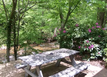 Four Seasons Inn hotel thumbnail 6