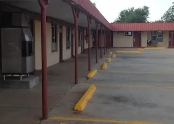 Deluxe Inn hotel thumbnail 2