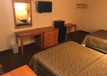 Deluxe Inn hotel thumbnail 4