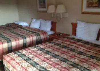 Deluxe Inn hotel thumbnail 5
