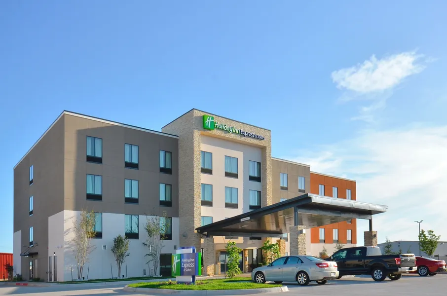 Holiday Inn Express & Suites Oklahoma City Mid - Arpt Area by IHG hotel detail image 2