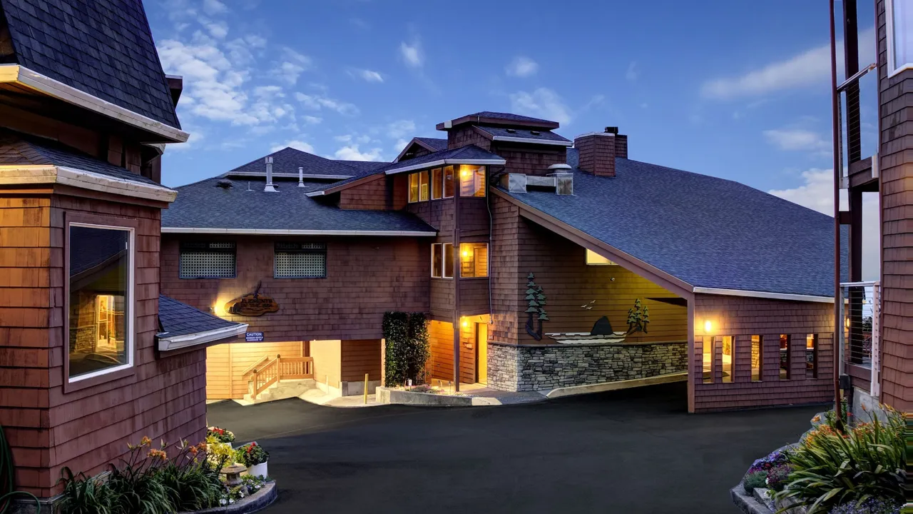Hallmark Resort - Cannon Beach - Cannon Beach, Oregon | Travelpass