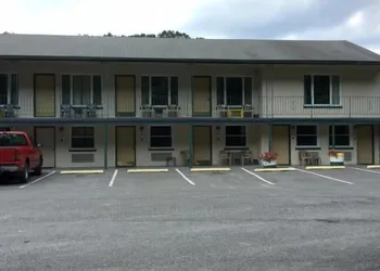Mahoning Inn hotel thumbnail 3