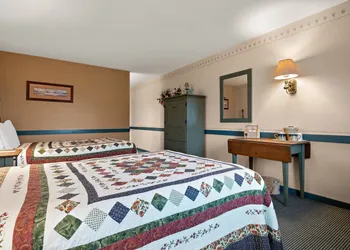 Country Living Inn hotel thumbnail 2