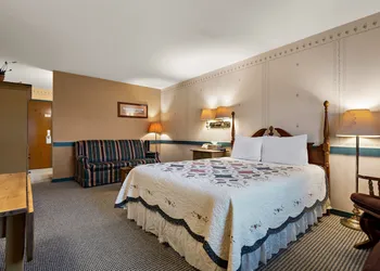Country Living Inn hotel thumbnail 3