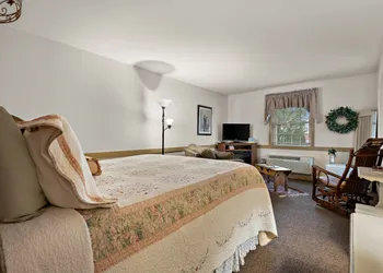 Country Living Inn hotel thumbnail 8