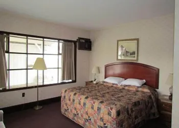 Cherry Lane Motor Inn hotel thumbnail 7