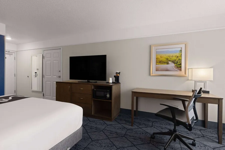 La Quinta Inn and Suites by Wyndham at WaTiki Waterpark hotel detail image 6