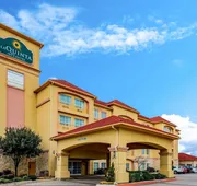 La Quinta Inn & Suites by Wyndham DFW Airport West - Bedford hotel detail image 3