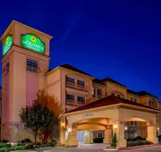 La Quinta Inn & Suites by Wyndham DFW Airport West - Bedford hotel detail image 4
