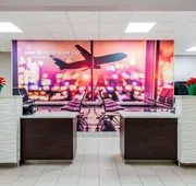 La Quinta Inn & Suites by Wyndham DFW Airport West - Bedford hotel detail image 5