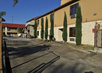 Days Inn & Suites by Wyndham Houston North-Spring hotel thumbnail 2
