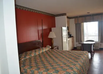 Granbury Inn & Suites hotel thumbnail 8