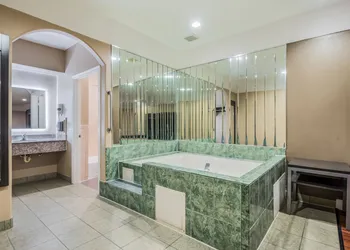 Scottish Inns & Suites IAH Airport-Beltway 8 hotel thumbnail 5