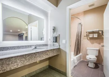 Scottish Inns & Suites IAH Airport-Beltway 8 hotel thumbnail 8