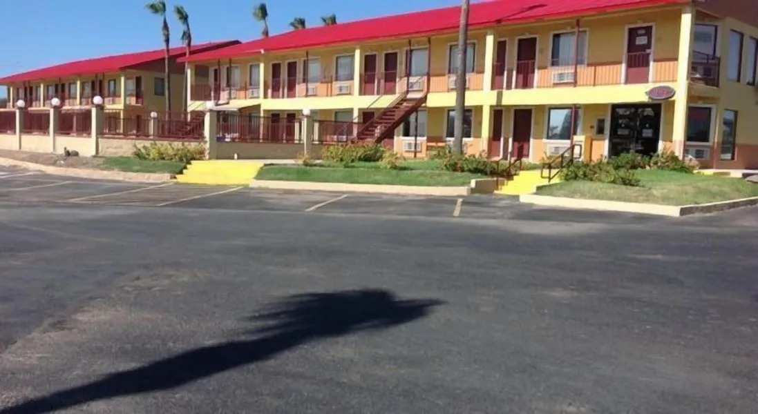 Deluxe Inn Airport hotel detail image 2