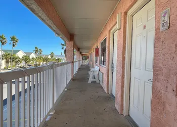 Flamingo Inn hotel thumbnail 3