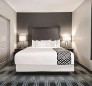La Quinta Inn & Suites by Wyndham Victoria - South hotel detail image 4