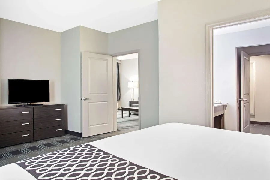 La Quinta Inn & Suites by Wyndham Victoria - South hotel detail image 6