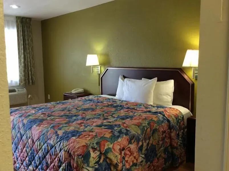 Stratford House Inn and Suites hotel detail image 6