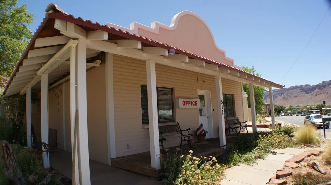 Adventure Inn & Motel hotel detail image 2
