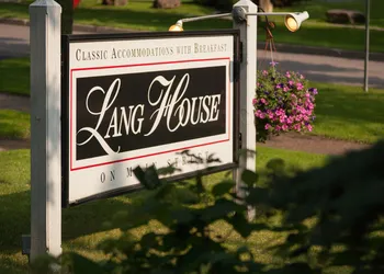 Lang House On Main Street hotel thumbnail 2