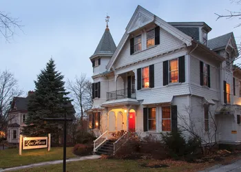 Lang House On Main Street hotel thumbnail 3
