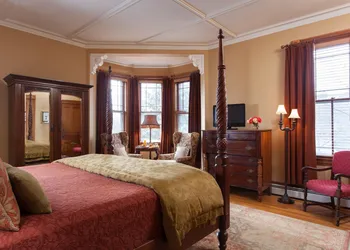 Lang House On Main Street hotel thumbnail 8