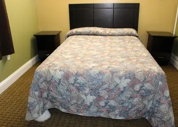 Crown Inn Motel hotel thumbnail 8