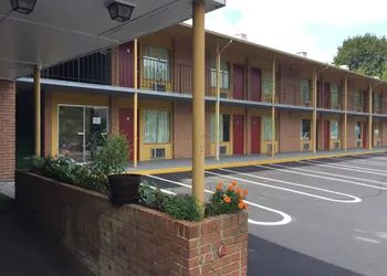 Royal Inn Motel hotel thumbnail 2