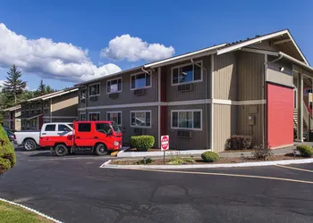 Coachman Inn hotel thumbnail 3