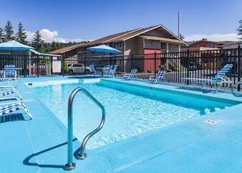 Coachman Inn hotel thumbnail 6