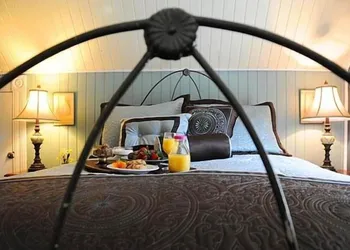 Tucker House Inn hotel thumbnail 5