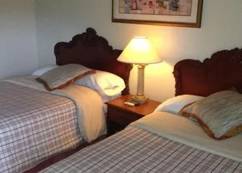 Embassy motel hotel thumbnail 8