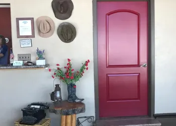 Country West Motel hotel thumbnail 7
