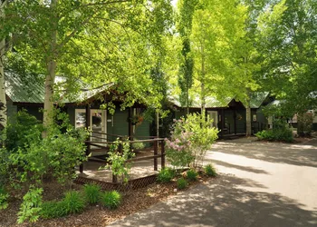 Huff House Inn and Cabins hotel thumbnail 3