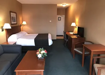 Beach Gardens Resort and Marina hotel thumbnail 5