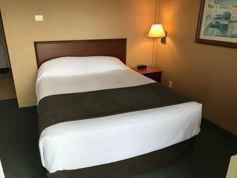 Beach Gardens Resort and Marina hotel detail image 6