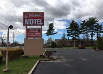 Colonade Motel hotel thumbnail 3