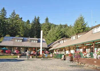 Whittaker's Motel & Historic Bunkhouse hotel thumbnail 2