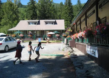 Whittaker's Motel & Historic Bunkhouse hotel thumbnail 5