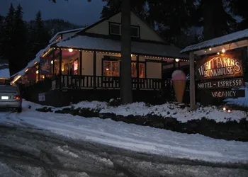 Whittaker's Motel & Historic Bunkhouse hotel thumbnail 6
