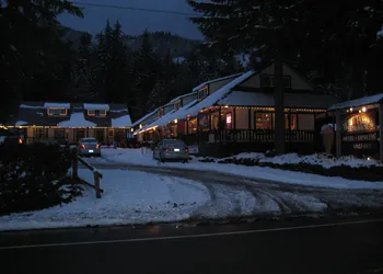 Whittaker's Motel & Historic Bunkhouse hotel thumbnail 7