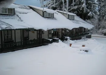 Whittaker's Motel & Historic Bunkhouse hotel thumbnail 8